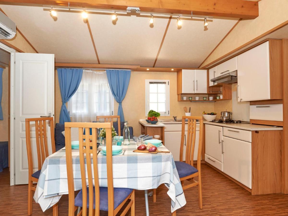 Holiday Home Maxi Caravan Comfort By Interhome Бая Домиция Екстериор снимка
