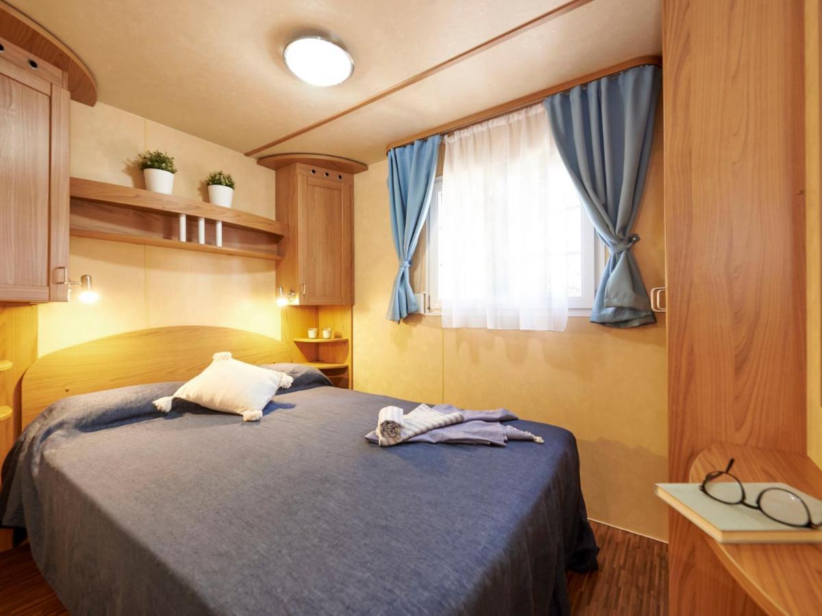 Holiday Home Maxi Caravan Comfort By Interhome Бая Домиция Екстериор снимка